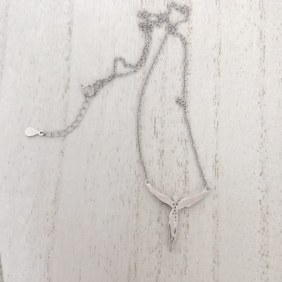 Elegant Silver Angel Wing Necklace - Picture 3 of 5